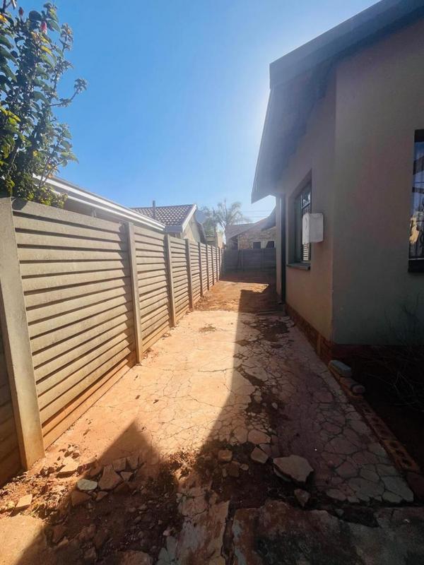 3 Bedroom Property for Sale in Protea North Gauteng