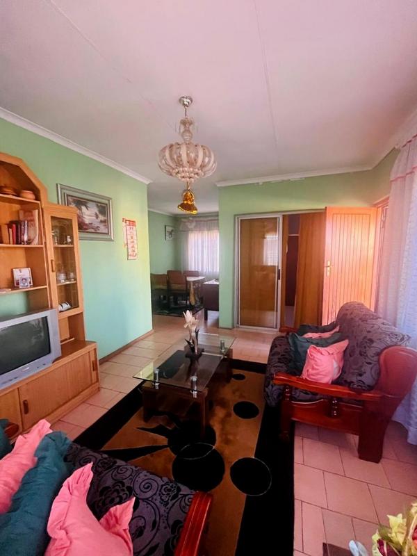 3 Bedroom Property for Sale in Protea North Gauteng