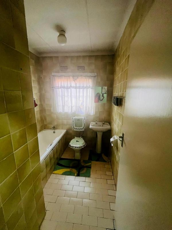 3 Bedroom Property for Sale in Protea North Gauteng