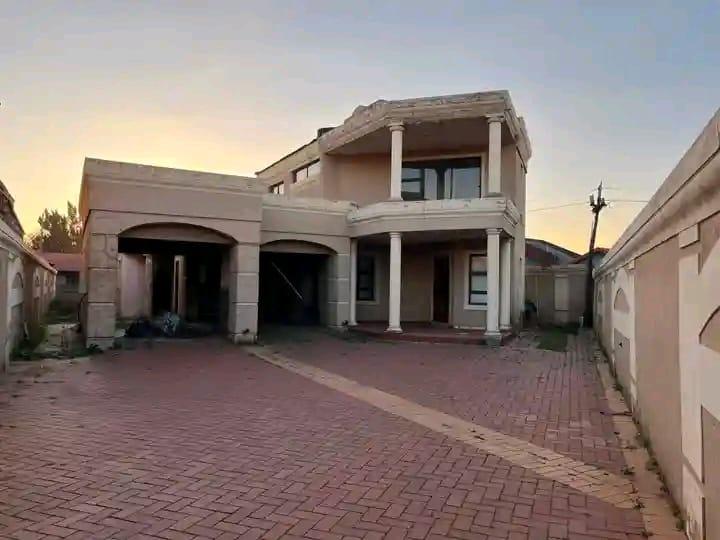 7 Bedroom Property for Sale in Spruit View Gauteng