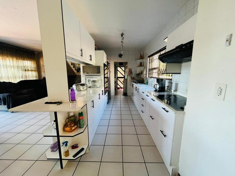 4 Bedroom Property for Sale in Bassonia Gauteng