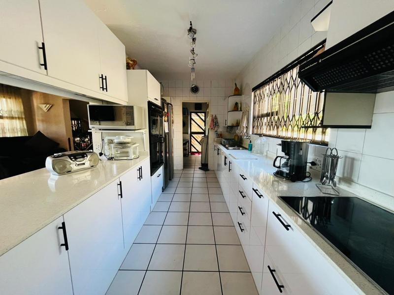 4 Bedroom Property for Sale in Bassonia Gauteng