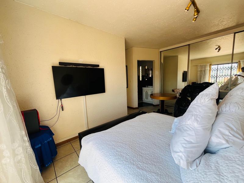 4 Bedroom Property for Sale in Bassonia Gauteng