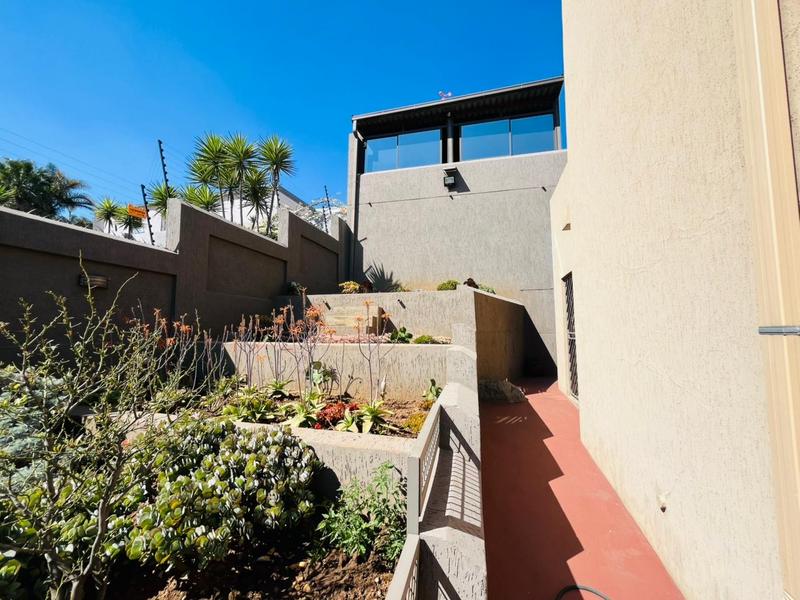 4 Bedroom Property for Sale in Bassonia Gauteng