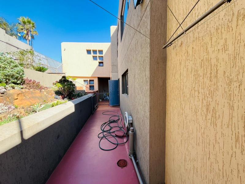 4 Bedroom Property for Sale in Bassonia Gauteng