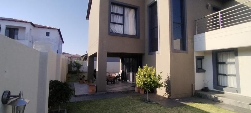 To Let 4 Bedroom Property for Rent in Wildtuinpark Gauteng