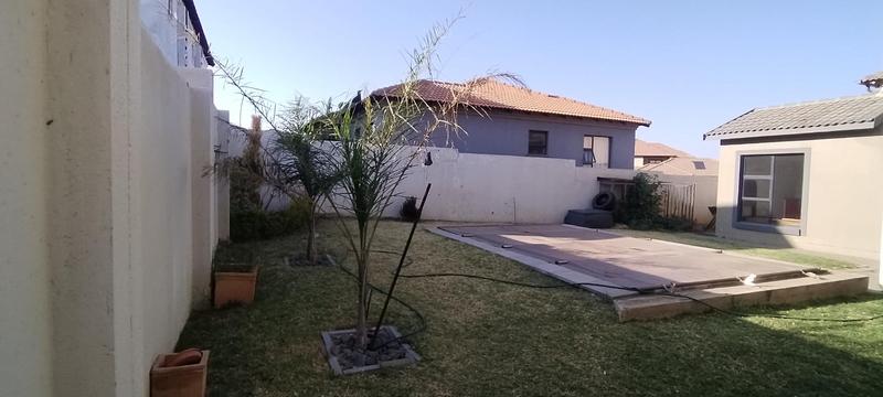 To Let 4 Bedroom Property for Rent in Wildtuinpark Gauteng