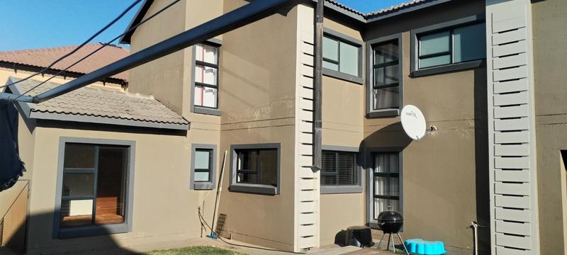 To Let 4 Bedroom Property for Rent in Wildtuinpark Gauteng