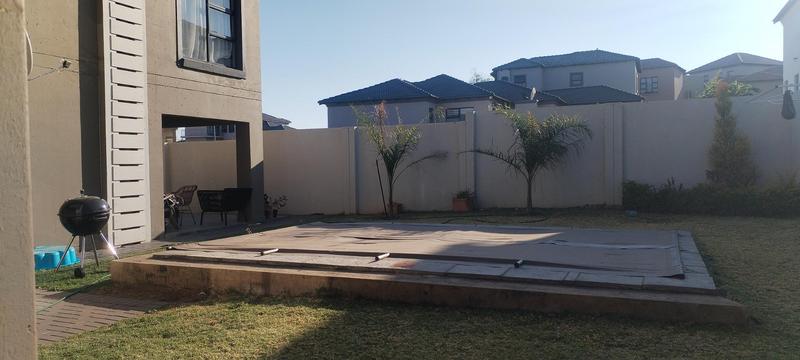 To Let 4 Bedroom Property for Rent in Wildtuinpark Gauteng