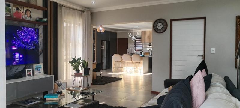 To Let 4 Bedroom Property for Rent in Wildtuinpark Gauteng