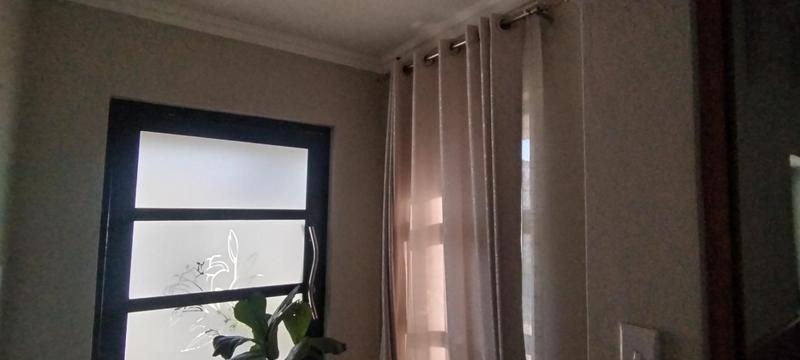 To Let 4 Bedroom Property for Rent in Wildtuinpark Gauteng