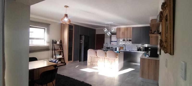 To Let 4 Bedroom Property for Rent in Wildtuinpark Gauteng