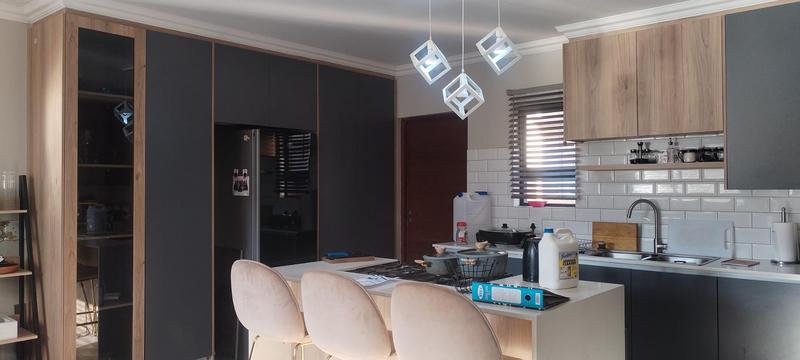 To Let 4 Bedroom Property for Rent in Wildtuinpark Gauteng
