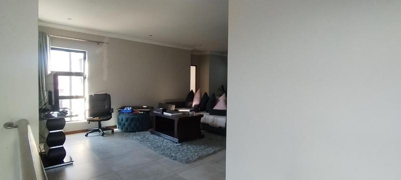 To Let 4 Bedroom Property for Rent in Wildtuinpark Gauteng