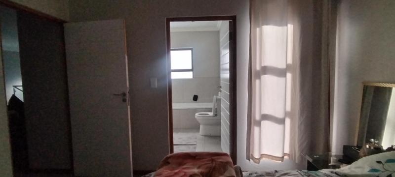 To Let 4 Bedroom Property for Rent in Wildtuinpark Gauteng
