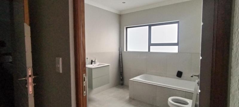 To Let 4 Bedroom Property for Rent in Wildtuinpark Gauteng
