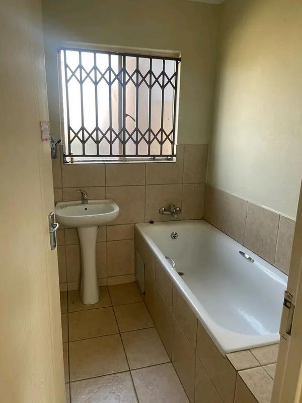 To Let 2 Bedroom Property for Rent in Windmill Park Gauteng