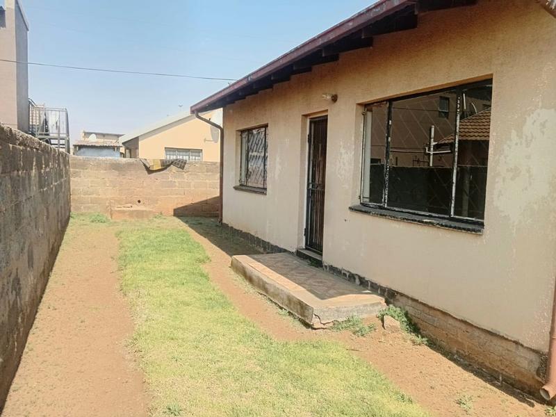 2 Bedroom Property for Sale in Naledi Gauteng
