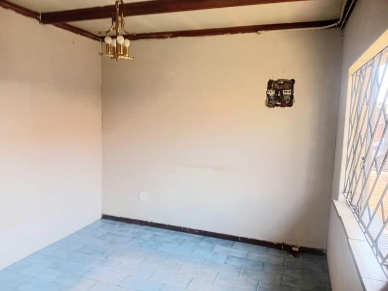 2 Bedroom Property for Sale in Naledi Gauteng
