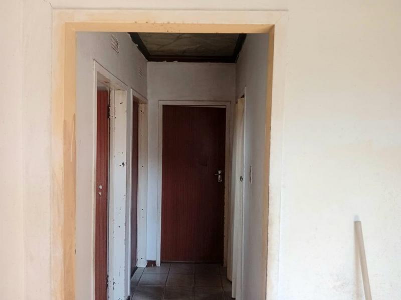 2 Bedroom Property for Sale in Naledi Gauteng