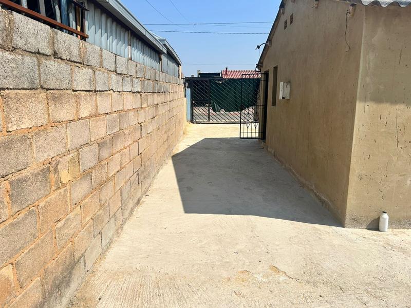 1 Bedroom Property for Sale in Meadowlands West Gauteng