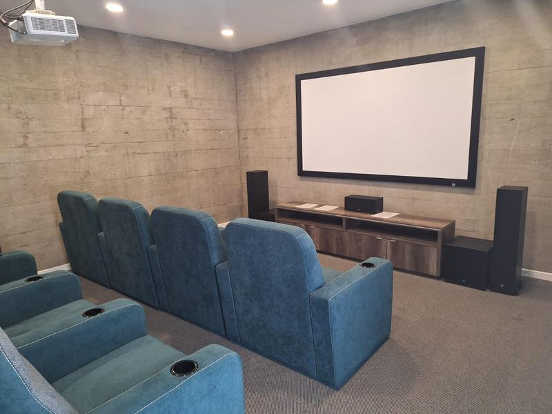 To Let 2 Bedroom Property for Rent in Crowthorne Gauteng