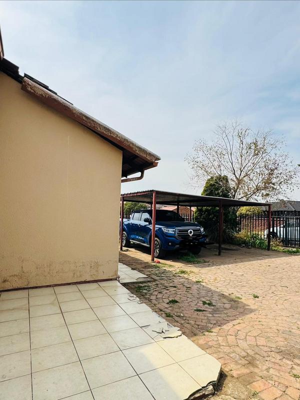 5 Bedroom Property for Sale in Shalimar Ridge Gauteng
