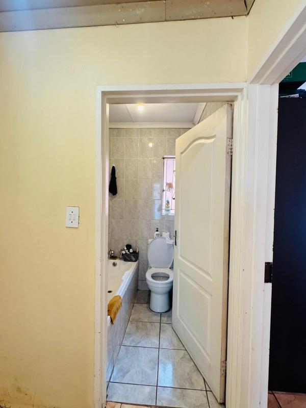 5 Bedroom Property for Sale in Shalimar Ridge Gauteng