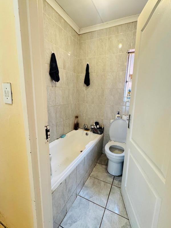 5 Bedroom Property for Sale in Shalimar Ridge Gauteng