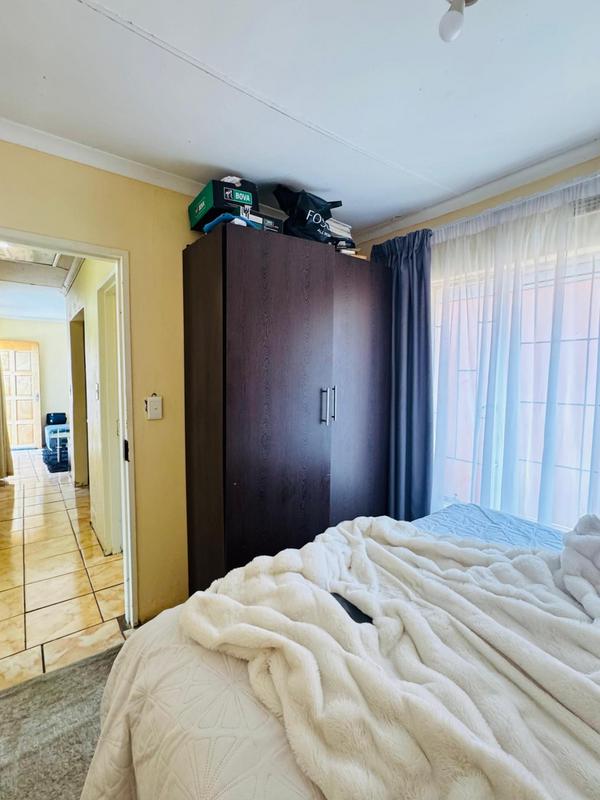 5 Bedroom Property for Sale in Shalimar Ridge Gauteng