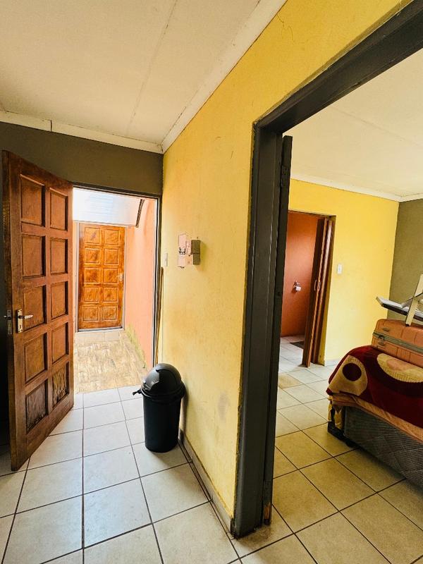5 Bedroom Property for Sale in Shalimar Ridge Gauteng