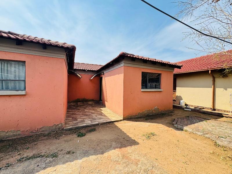 5 Bedroom Property for Sale in Shalimar Ridge Gauteng