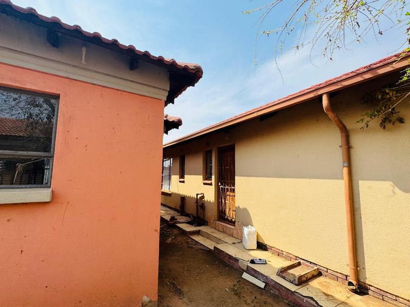 5 Bedroom Property for Sale in Shalimar Ridge Gauteng