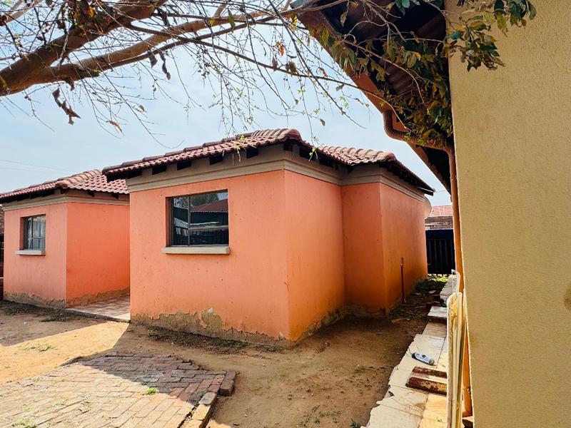 5 Bedroom Property for Sale in Shalimar Ridge Gauteng