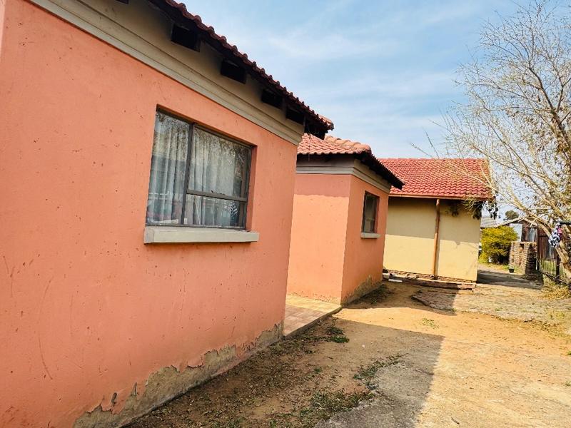 5 Bedroom Property for Sale in Shalimar Ridge Gauteng
