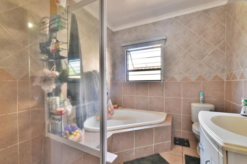 3 Bedroom Property for Sale in New Redruth Gauteng