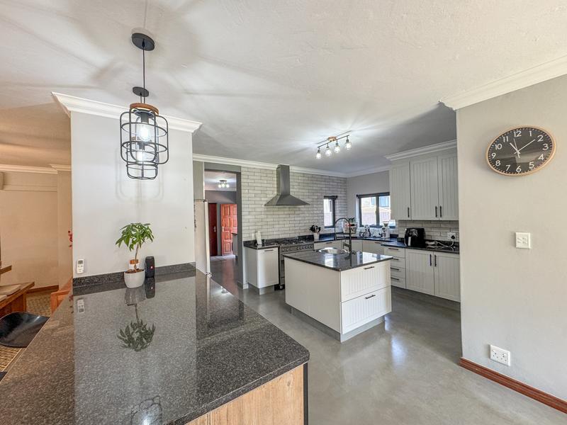 5 Bedroom Property for Sale in Midlands Estate Gauteng