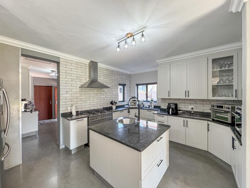 5 Bedroom Property for Sale in Midlands Estate Gauteng