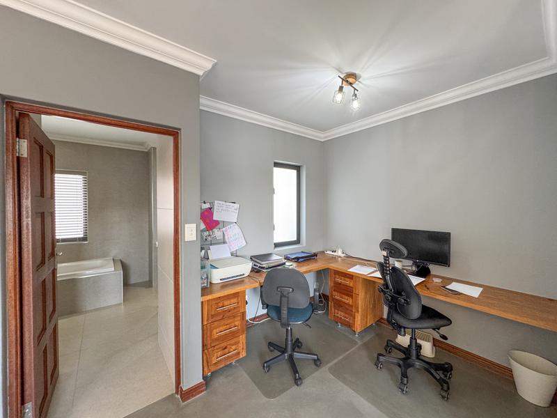 5 Bedroom Property for Sale in Midlands Estate Gauteng