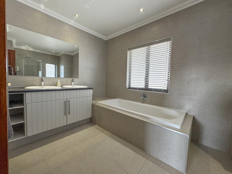 5 Bedroom Property for Sale in Midlands Estate Gauteng