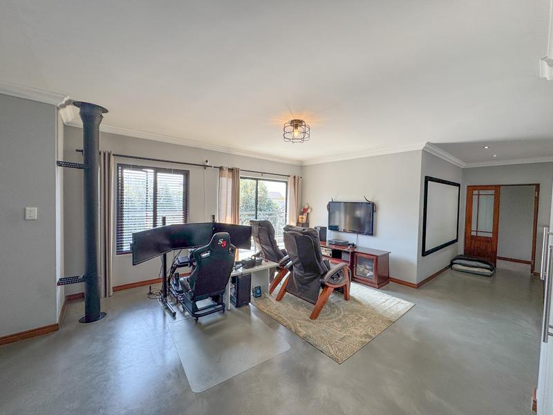 5 Bedroom Property for Sale in Midlands Estate Gauteng