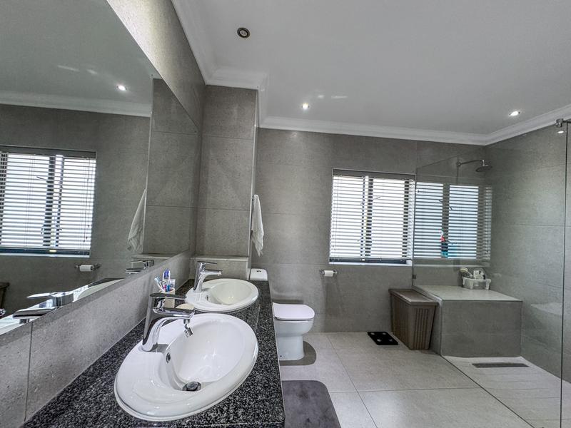 5 Bedroom Property for Sale in Midlands Estate Gauteng