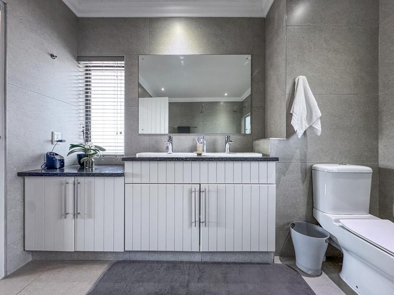 5 Bedroom Property for Sale in Midlands Estate Gauteng