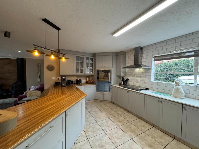 7 Bedroom Property for Sale in Zwartkop Gauteng