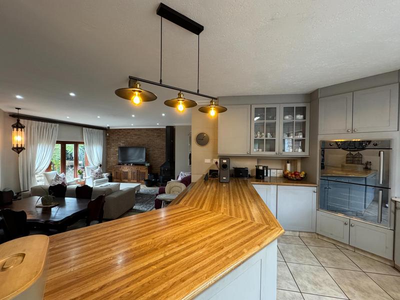 7 Bedroom Property for Sale in Zwartkop Gauteng