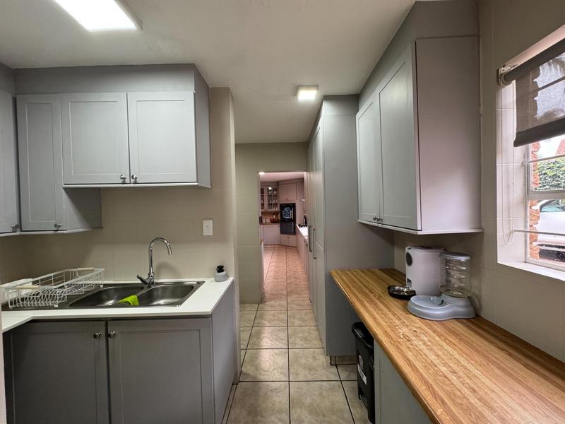 7 Bedroom Property for Sale in Zwartkop Gauteng