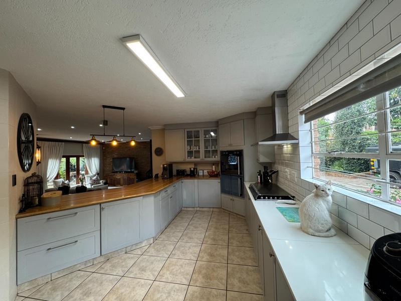 7 Bedroom Property for Sale in Zwartkop Gauteng