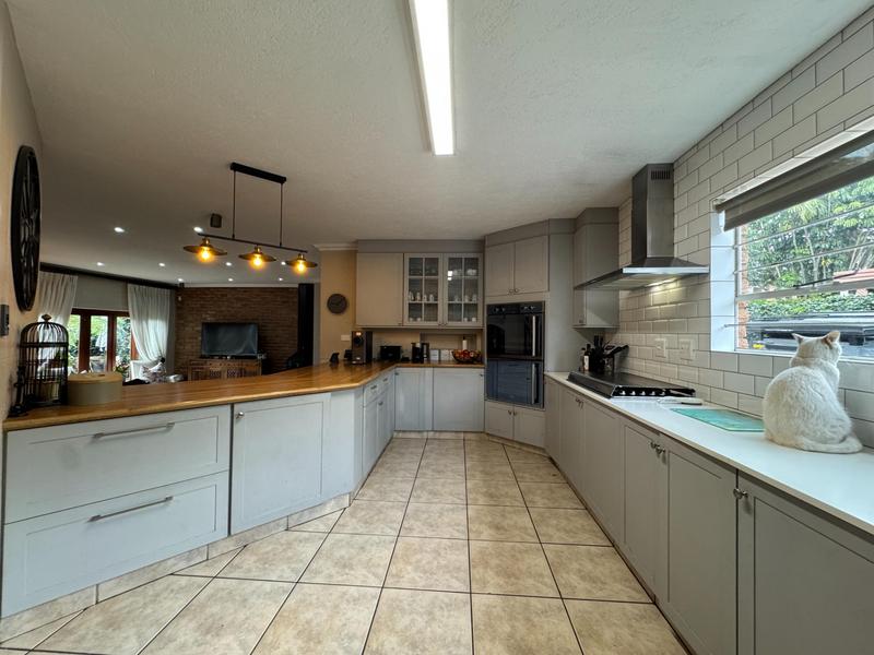 7 Bedroom Property for Sale in Zwartkop Gauteng