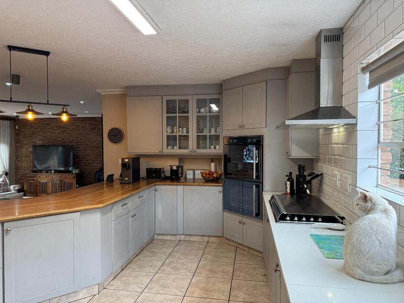 7 Bedroom Property for Sale in Zwartkop Gauteng