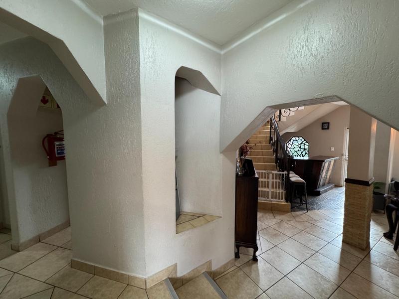 7 Bedroom Property for Sale in Zwartkop Gauteng